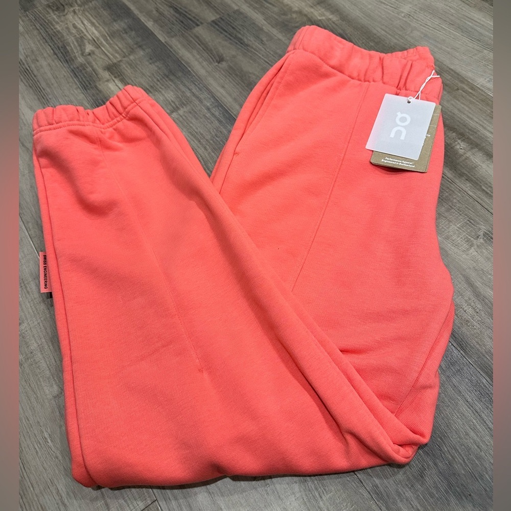 NWT On Running Club Pants in Coral, Large 👟💪